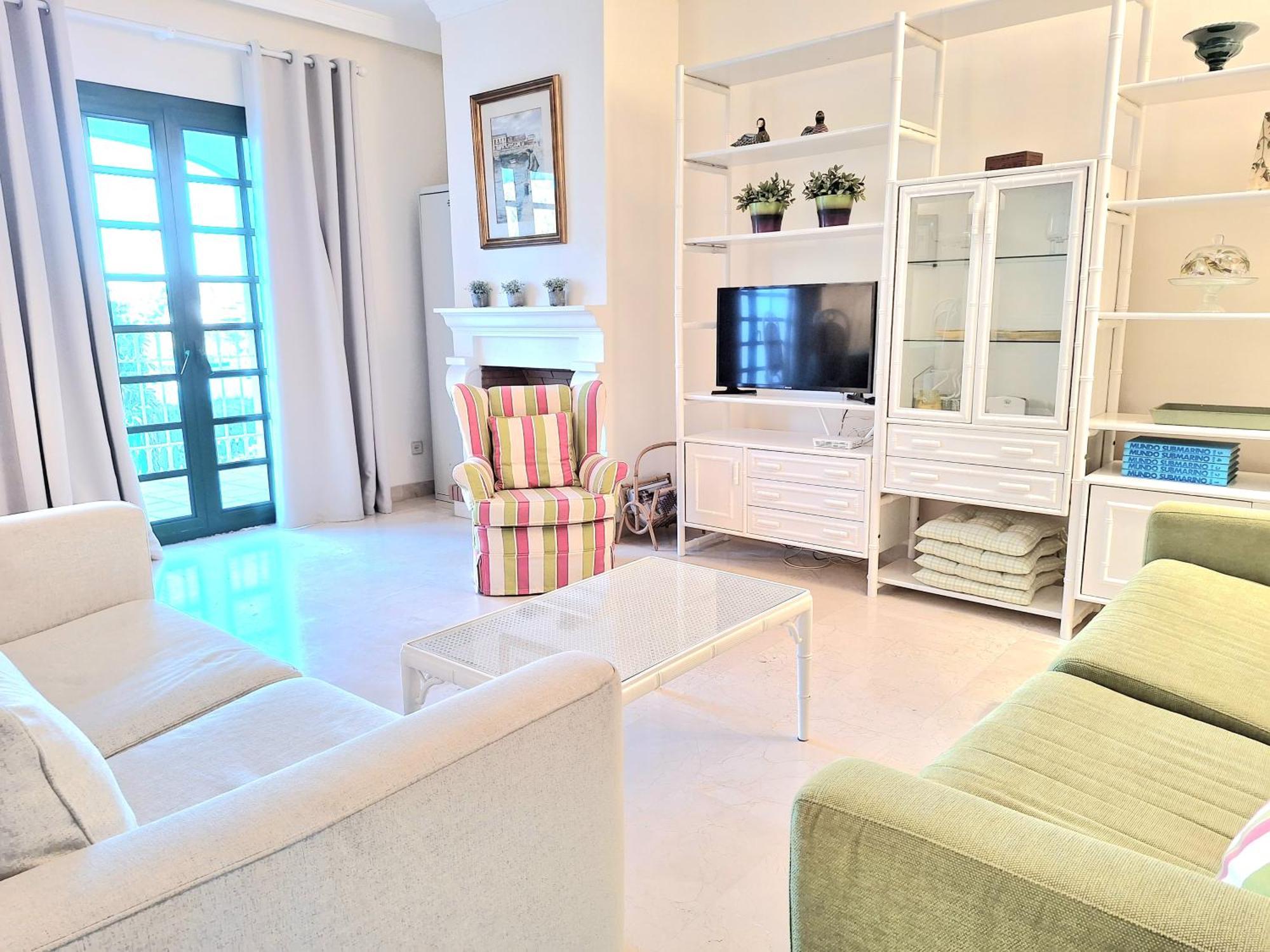 Feriehus Aloha Pueblo Valle Del Golf, Puerto Banus