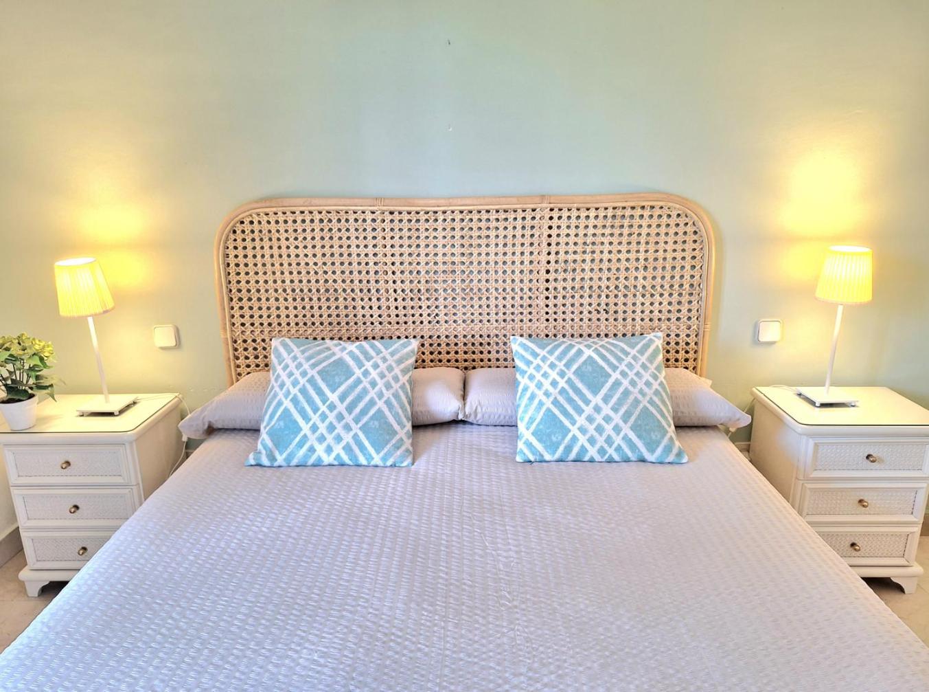 Feriehus Aloha Pueblo Valle Del Golf, Puerto Banus